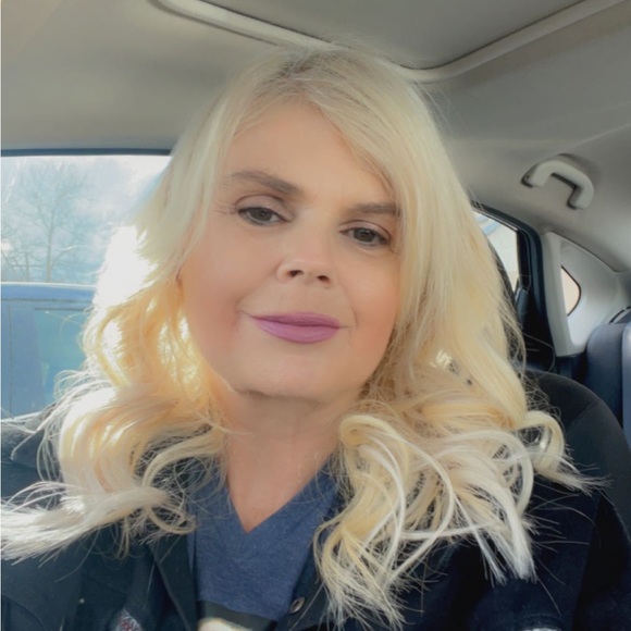 Meet your Posher, Kim - Picture 2 of 2